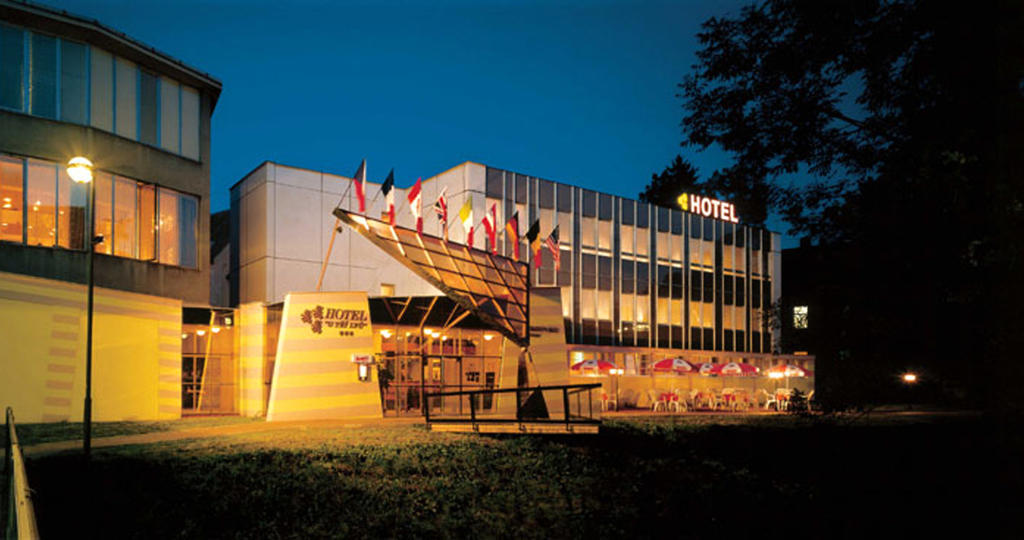 Hotel U Tri Lvu Ceske Budejovice Bagian luar foto