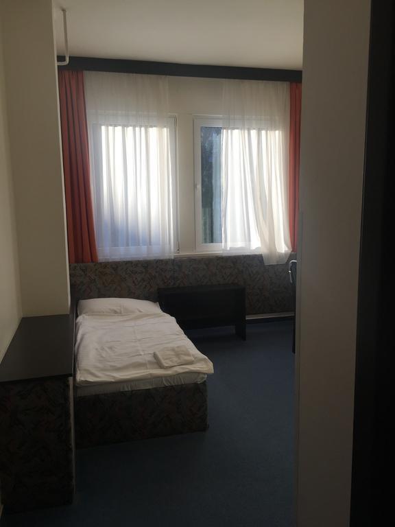 Hotel U Tri Lvu Ceske Budejovice Bagian luar foto