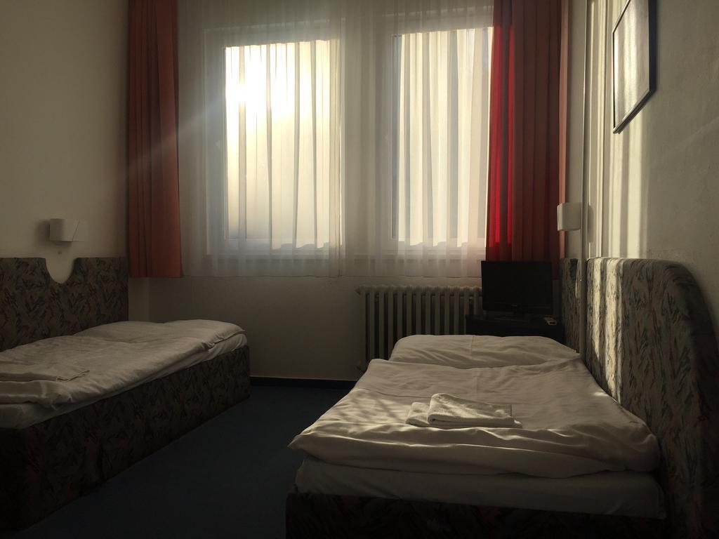 Hotel U Tri Lvu Ceske Budejovice Bagian luar foto