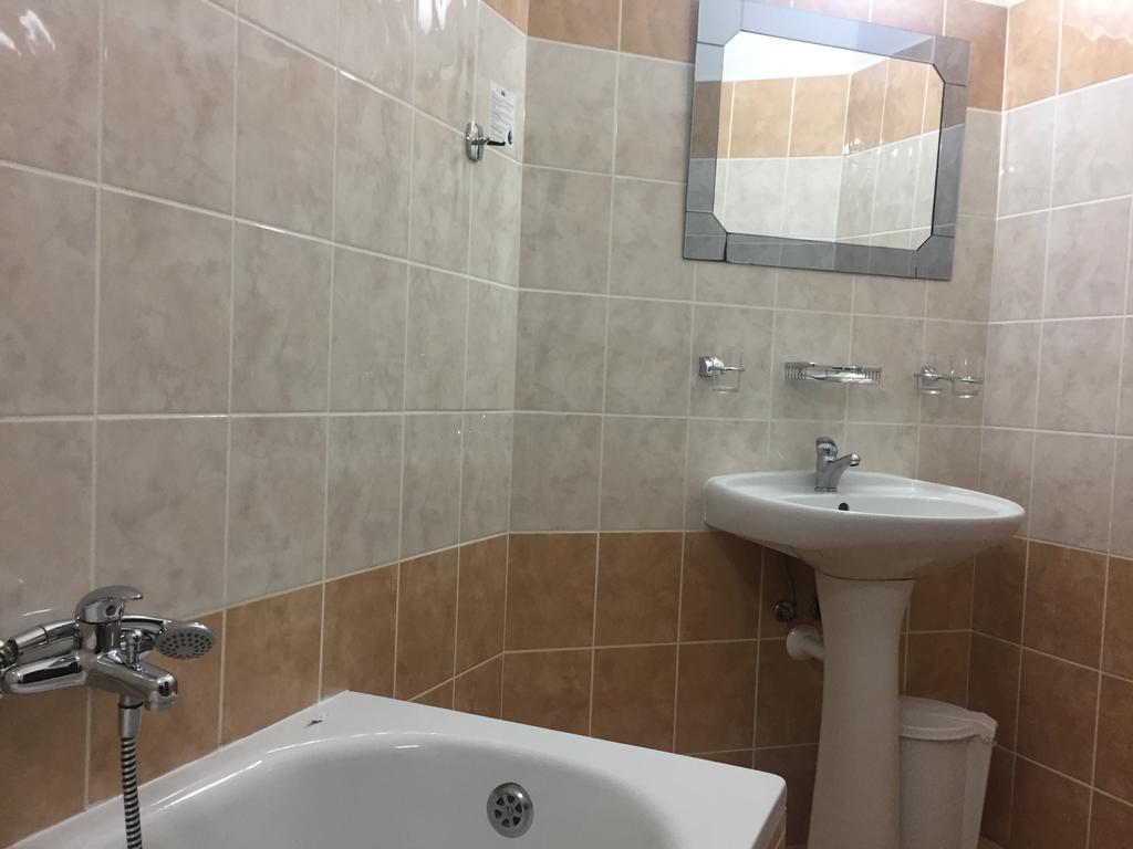 Hotel U Tri Lvu Ceske Budejovice Bagian luar foto