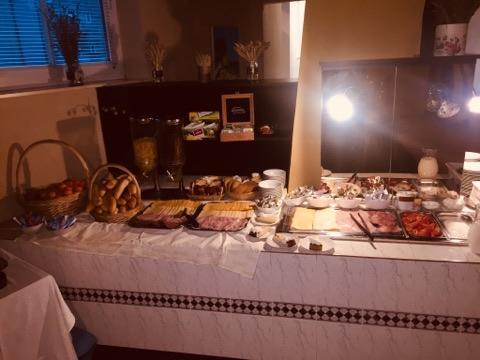 Hotel U Tri Lvu Ceske Budejovice Bagian luar foto